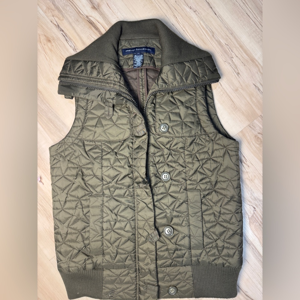 French Connection Olive Star Quilted Vest – Size 8 – Lightweight Layering Piece